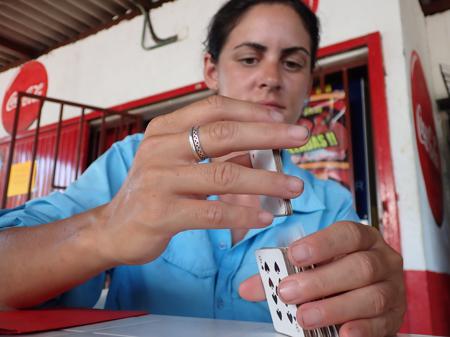 Ruth shuffling our mini deck of cards as we have a few beers, eat prawns and listen to Mariachis