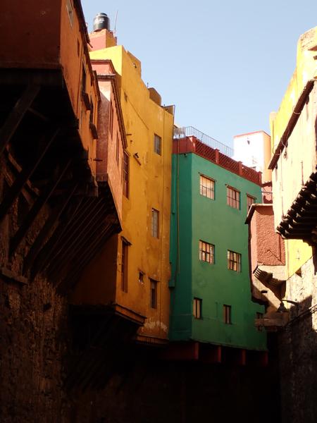 Houses hanging over the tunnelled streets of Guanajuato